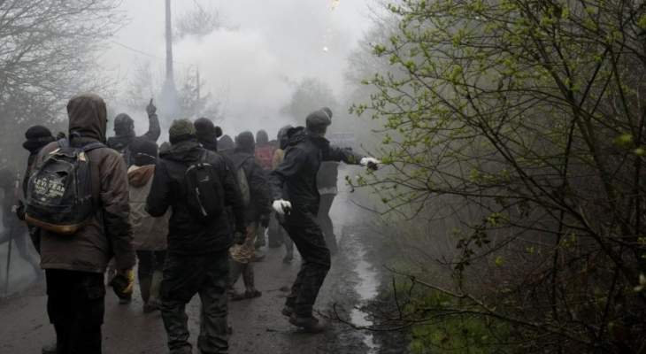 الشرطة الفرنسية تطلق الغاز المسيل للدموع على محتجين في مدينة نانت