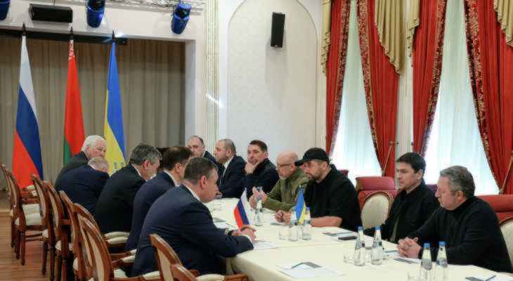 رئيس وفد روسيا المفاوض: اتفقنا مع وفد أوكرانيا على إنشاء ممرات آمنة للمدنيين وإمكانية وقف إطلاق نار موقت