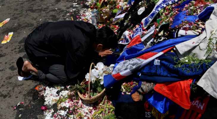 وزير الأمن الإندونيسي: استخدام الغاز المسيل للدموع هو سبب التدافع الذي قتل العشرات في ملعب كرة قدم