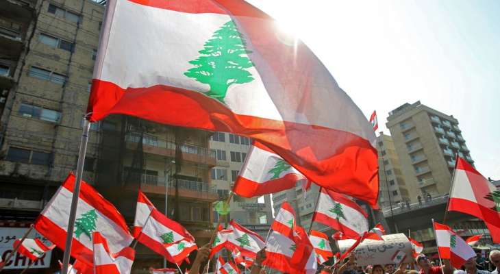 "الخليج" الإماراتية: اللبنانيون بحاجة للقيام بثورة على الذات تخلصهم من القوى الطائفية المتحكمة بمصيرهم