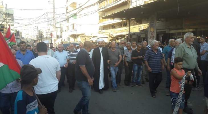 مسيرة في البداوي احتجاجا على اجراءات وزارة العمل