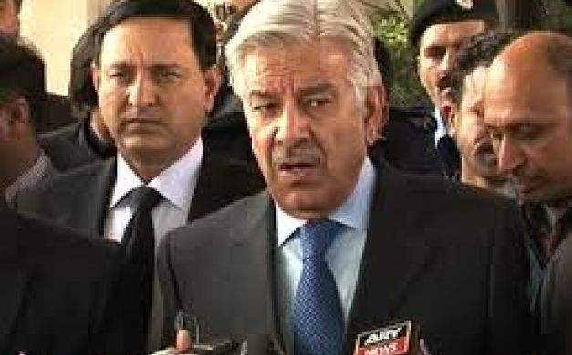 وزير الدفاع الباكستاني أكد ان الملا عمر لم يمت في باكستان