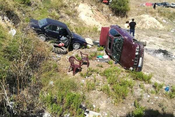 سقوط سيارتين في منحدر في عكار بعد اصطدامهما يوقع 4 جرحى