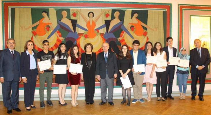 إحتفال لمؤسسة ميشال شيحا وتوزيع جوائز على 9 طلاب فائزين  