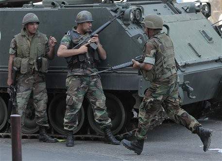 الجيش:ضبط سيارة بداخلها بنادق حربية ومسدسات وذخائر بالزعيترية بالفنار 
