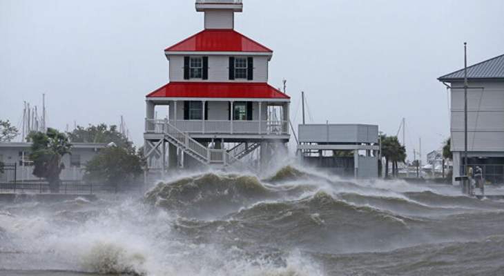 مركز الأعاصير الأميركي: "لاري" يشتد ليتحول لإعصار من الفئة الثانية