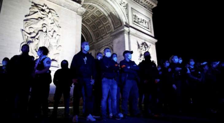 تجمع للشرطة الفرنسية بمحيط قوس النصر في باريس احتجاجا على الحكومة
