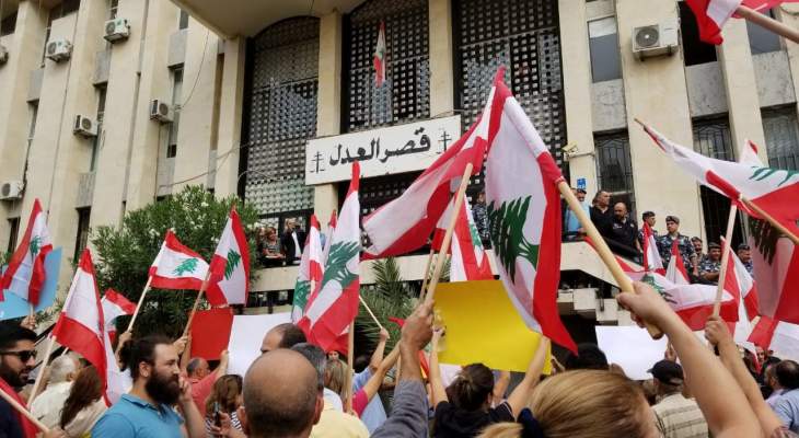 بدء تجمع المواطنين أمام قصر العدل بالجديدة بوقفة تضامنية مع الرئيس عون