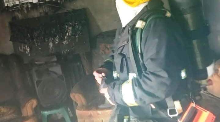 إخماد حريق أسلاك كهربائية في بئر العبد واثنين آخرين داخل منزلين في الزغرين وبقسطا