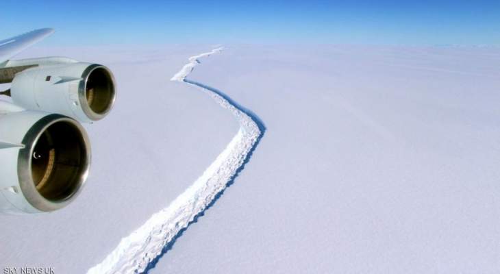 جبل جليد ضخم ينفصل عن القطب الجنوبي المتجمد