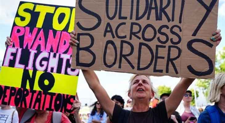 احتجاجات في بريطانيا اعتراضاً على سياسة ترحيل المهاجرين إلى رواندا