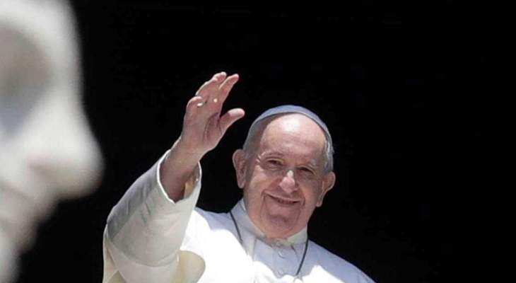 البابا فرنسيس أطلّ على المؤمنين من شرفته للمرة الأولى منذ نحو 3 أشهر