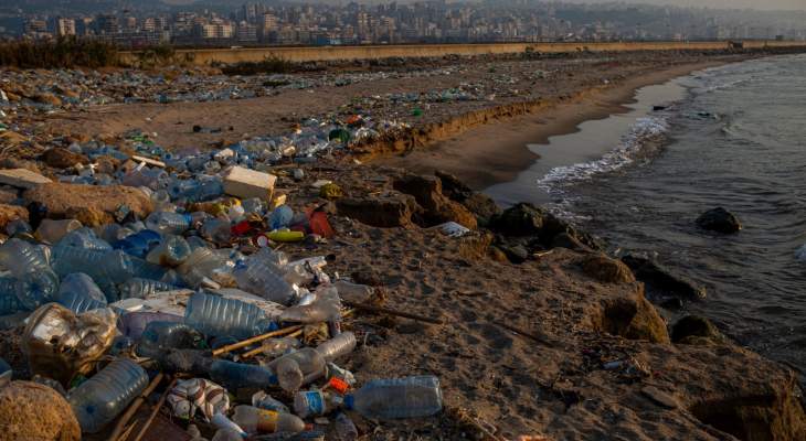 نيويورك تايمز: لفهم ما يجري في لبنان يجب العودة إلى أزمة النفايات