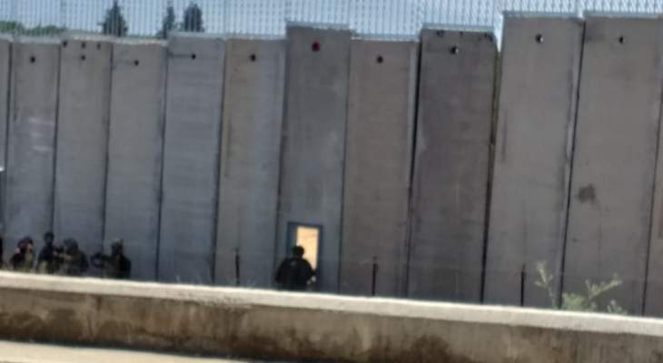 النشرة: الجيش الاسرائيلي استقدم ورشة فنية لصيانة السياج المعدني قرب بوابة فاطمة