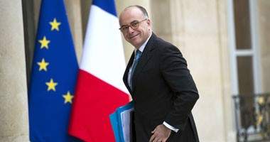 وزير الداخلية الفرنسي: أزمة اللاجئين والإرهاب أكبر خطرين على الدولة