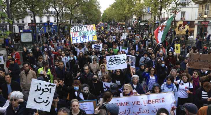 آلاف المتظاهرين في باريس تنديدا بقمع النظام الإيراني للتظاهرات
