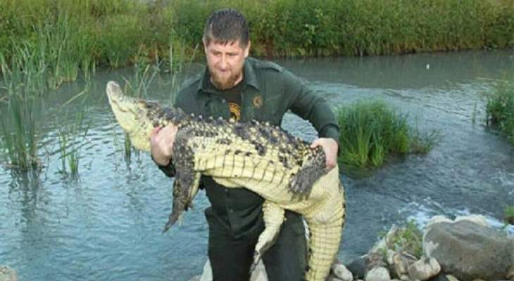 الرئيس الشيشاني يصطاد تمساحا ضخما