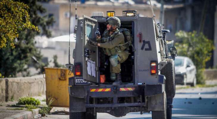 إذاعة الجيش الإسرائيلي: إصابة 3 جنود بجروح بعد رشقهم بالحجارة خلال مواجهات في قرية المغير شرق رام الله