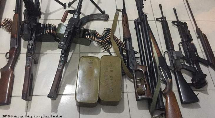 الجيش: توقيف مواطنَين في عكار والضنية بجرم تجارة الأسلحة وضبط كمية منها