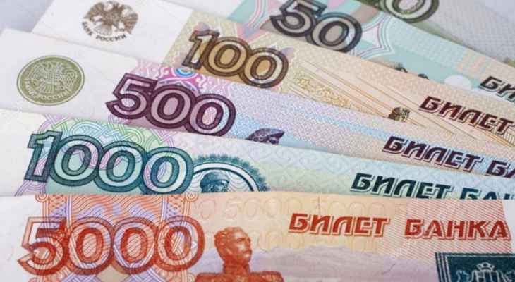 سعر العملة الروسية انخفض لما دون العتبة الرمزية البالغة 80 روبلا للدولار