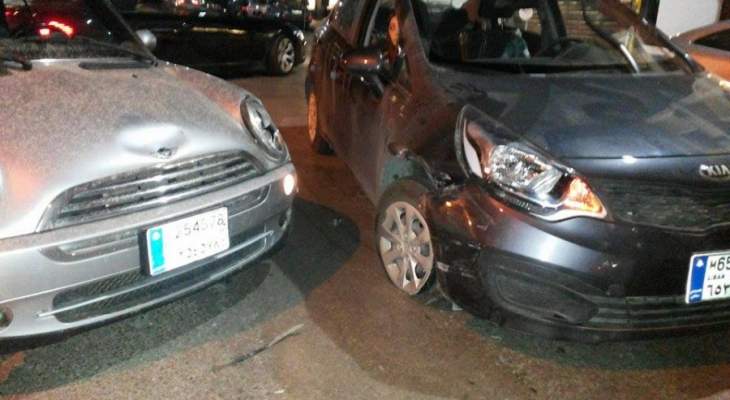 &quot;النشرة&quot;: حادث سير بين سيارتين في شارع فرن الشباك والاضرار مادية