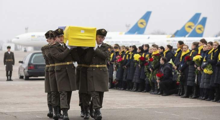 وصول جثامين الضحايا الأوكرانيين للطائرة المنكوبة إلى كييف 