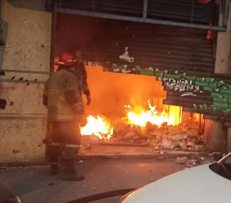 الدفاع المدني أخمد حريقا داخل متجر في مار مخايل - الشرفية