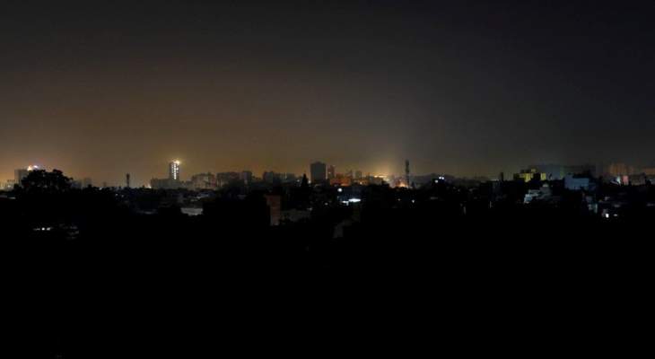 انقطاع التيار الكهربائي في باكستان يغرق البلاد في الظلام