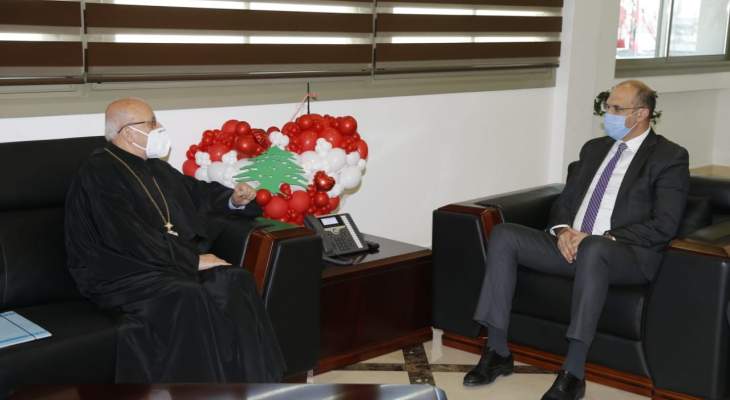 المطران درويش زار وزير الصحة مثنيا على جهوده في تطوير القطاع الصحي