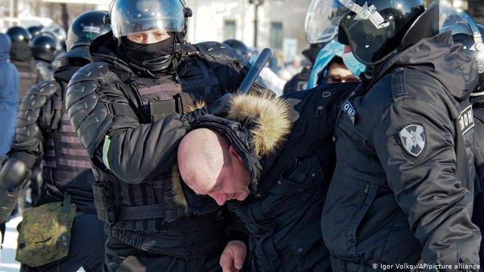 اعتقال أكثر من ألف شخص في روسيا خلال التظاهرات المؤيدة لنافالني