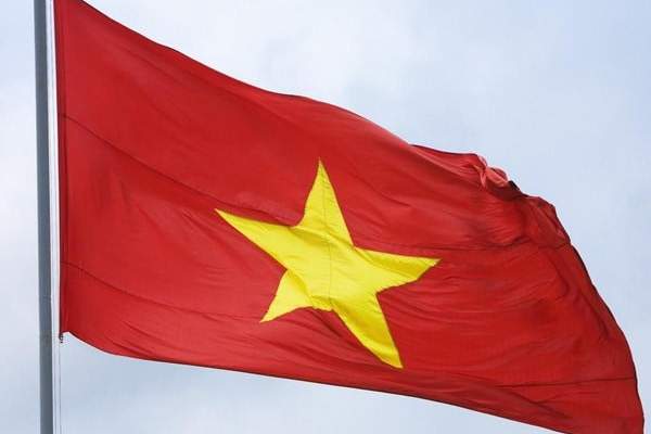 مقتل 13 شخصا جراء انهيارات أرضية في وسط فيتنام