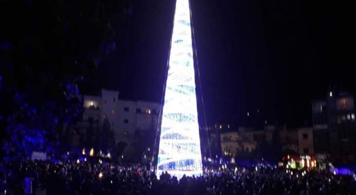 بري رعى حفل إضاءة أكبر شجرة ميلادية في المدرسة الانجيلية الوطنية في النبطية