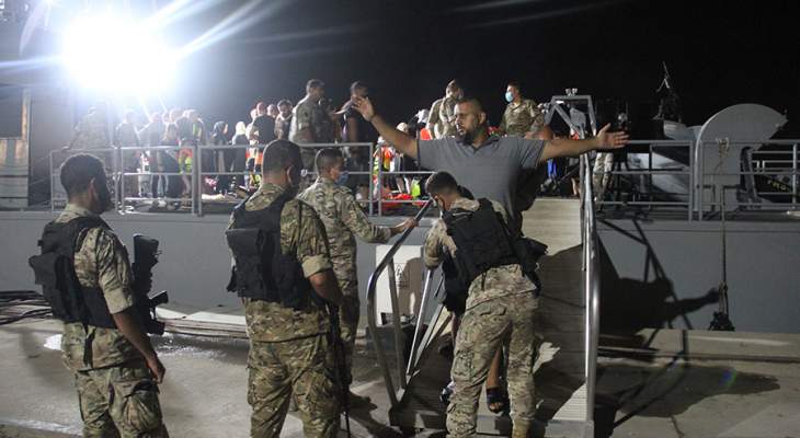 الجيش: القوات البحرية احبطت عملية تهريب 73 شخصاً مقابل شاطئ طبرجا