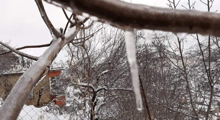  النشرة: تساقط الثلوج في منطقة حاصبيا في ظل موجة من البرد القارس