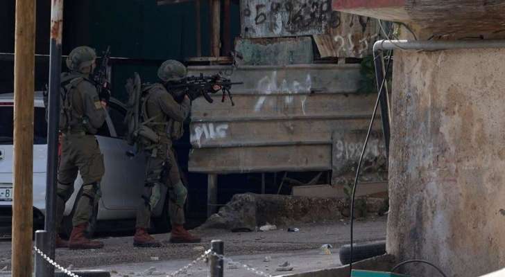 إصابة فلسطينيَين واعتقال أربعة آخرين خلال اقتحام القوات الإسرائيلية مخيم نور شمس في طولكرم