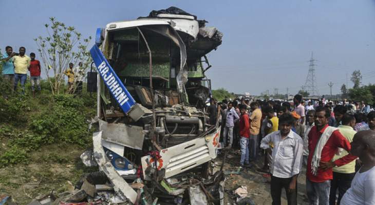 12 قتيلاً بحادث إنحراف حافلة في الهند