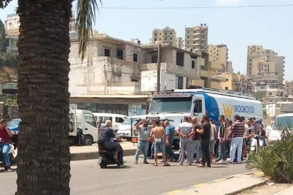 محتجون في البداوي صادروا صهريج مازوت