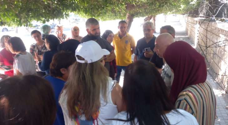 اعتصام لموظفي الإدارة العامة امام سرايا طرابلس