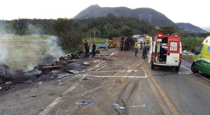 مقتل 21 شخصاً وإصابة 22 آخرين في حادث سير بالبرازيل