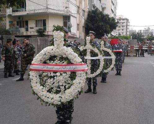 بدء مراسم وداع الشهيد الرقيب علي البزال من المستشفى العسكري في بدارو