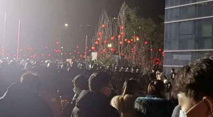 مواجهات بين عمال والشرطة في مصنع لانتاج فحوص الكشف عن "كوفيد" في الصين