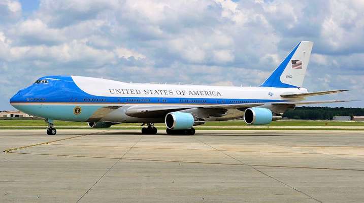 تحذير من ظاهرة سرقة مقتنيات غرفة المراسلين الصحافيين على متن طائرة الرئيس الأميركي