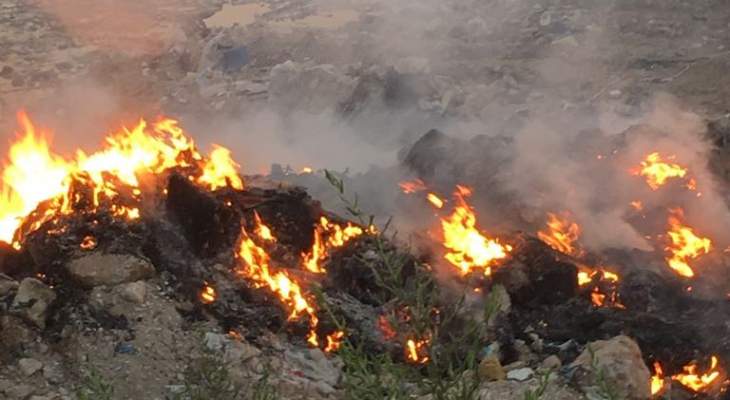  احراق نفايات في محلة الصومعة بأعالي الضنية 