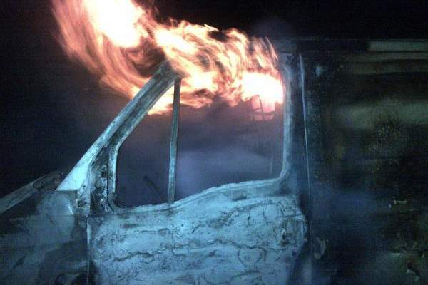 الدفاع المدني: حريق داخل سيارة في مار الياس