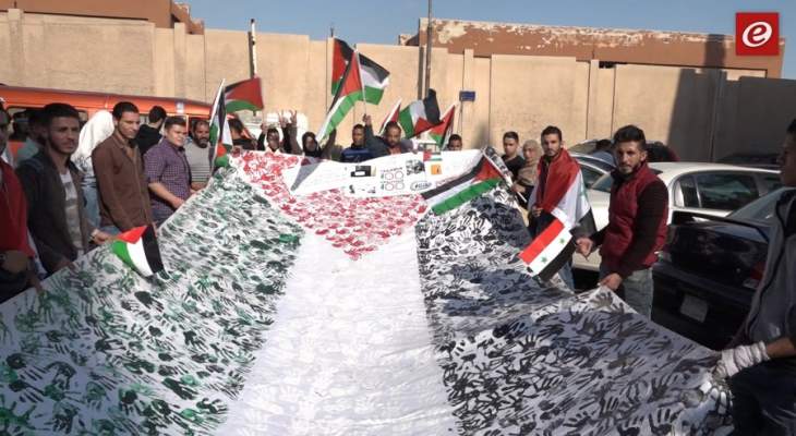 النشرة: سوريون وفلسطينيون إعتصموا امام مكتب الامم المتحدة بدمشق