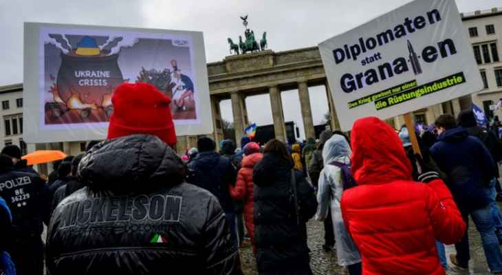 تظاهرات في برلين للمطالبة بالتفاوض مع روسيا لإنهاء النزاع بأوكرانيا بدلا من إرسال السلاح إلى كييف