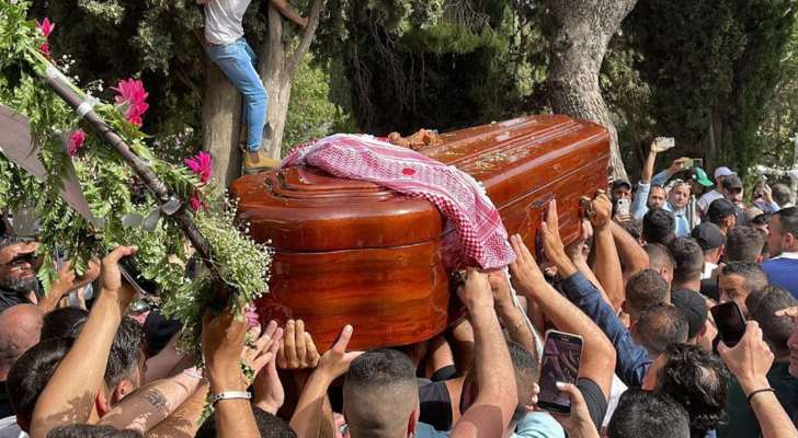 جثمان الصحافية شيرين أبو عاقلة ووري الثرى في مقبرة جبل صهيون بمدينة القدس