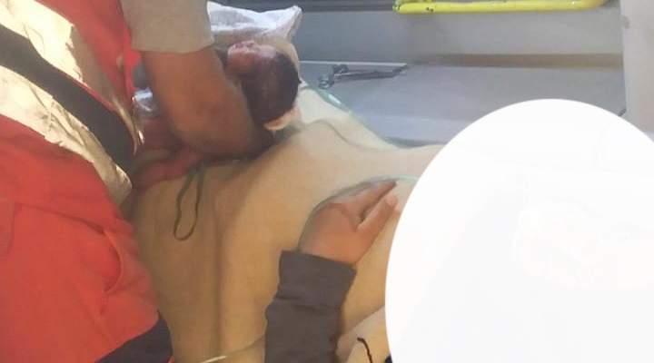 النشرة:امرأة تلد طفلها بسيارة إسعاف الإنقاذ الشعبي أثناء نقلها للمستشفى