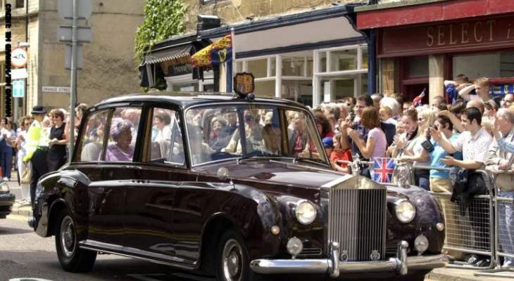 عرض سيارة الملكة إليزابيث الثانية في مزاد رولز رويس العلني