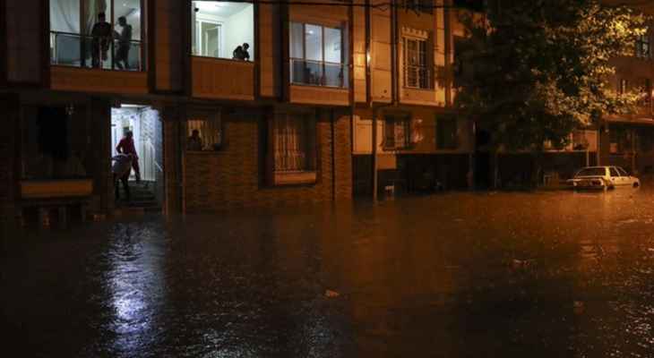 والي إسطنبول: عشرات المنازل والمحلات تضررت من السيول التي ضربت أنحاء من المدينة